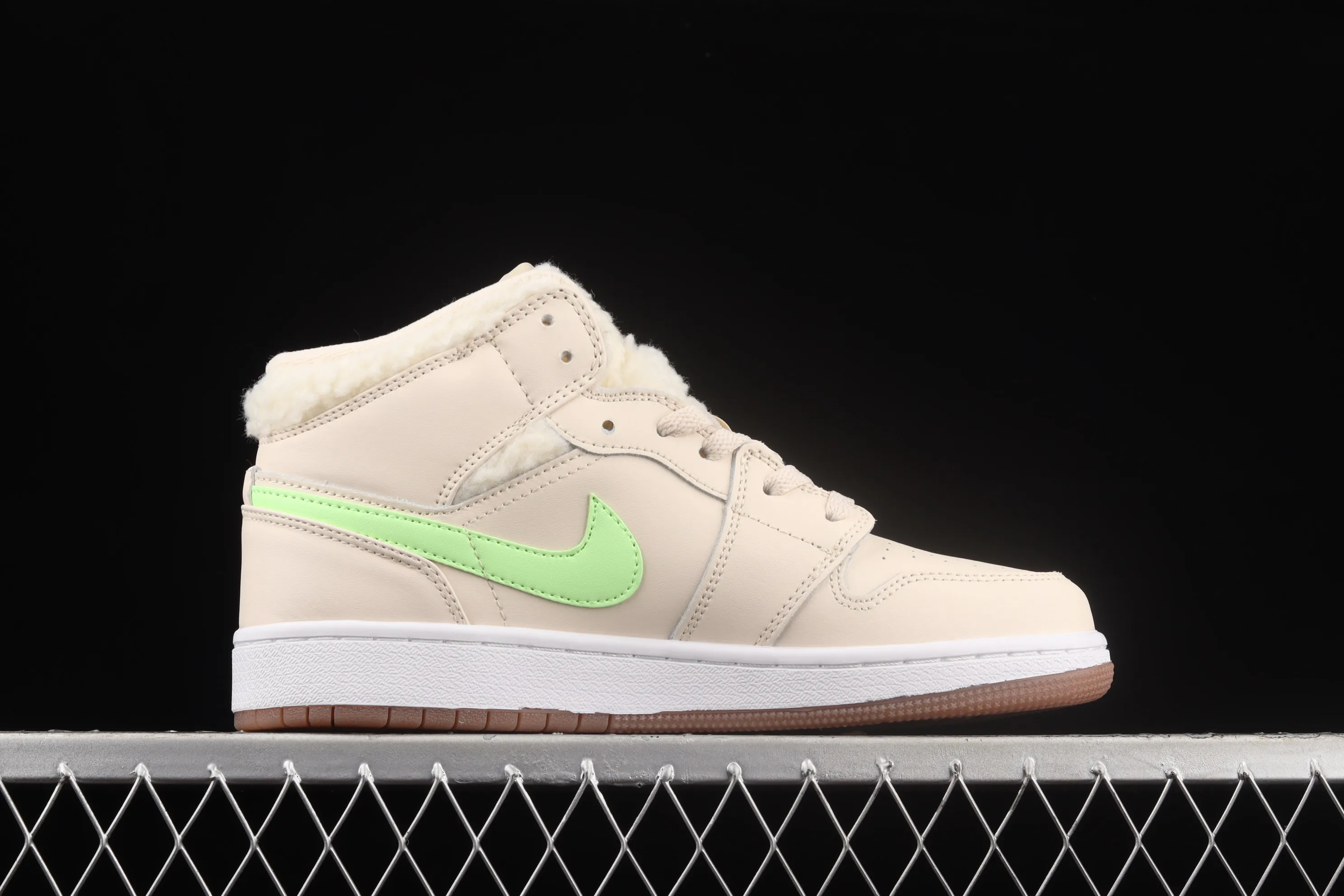 All Categories Air Jordan Jordan Series Basketball Shoes Air Jordan 1 Mid Air Jordan 1 Mid AJ1 Pearl Milk Tea Zhongbang Basketball Shoes DO2207-264